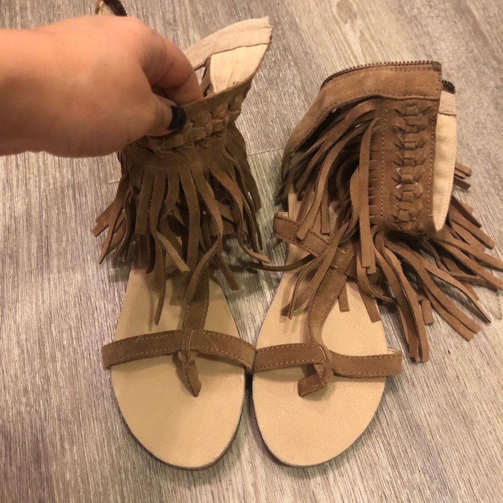 Fringe sandal
